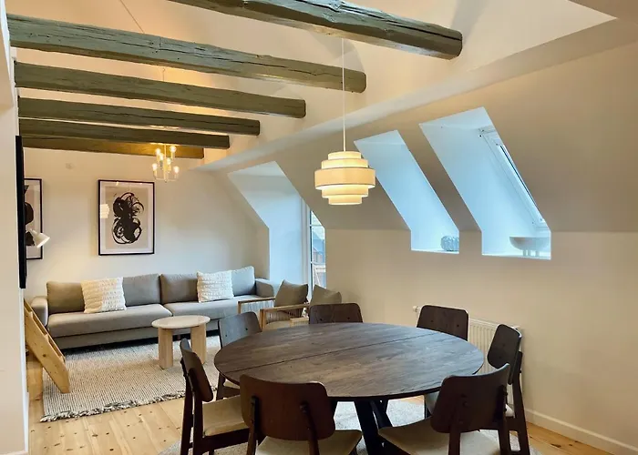 Large In Lovely Urban Area In Cph O Köpenhamn